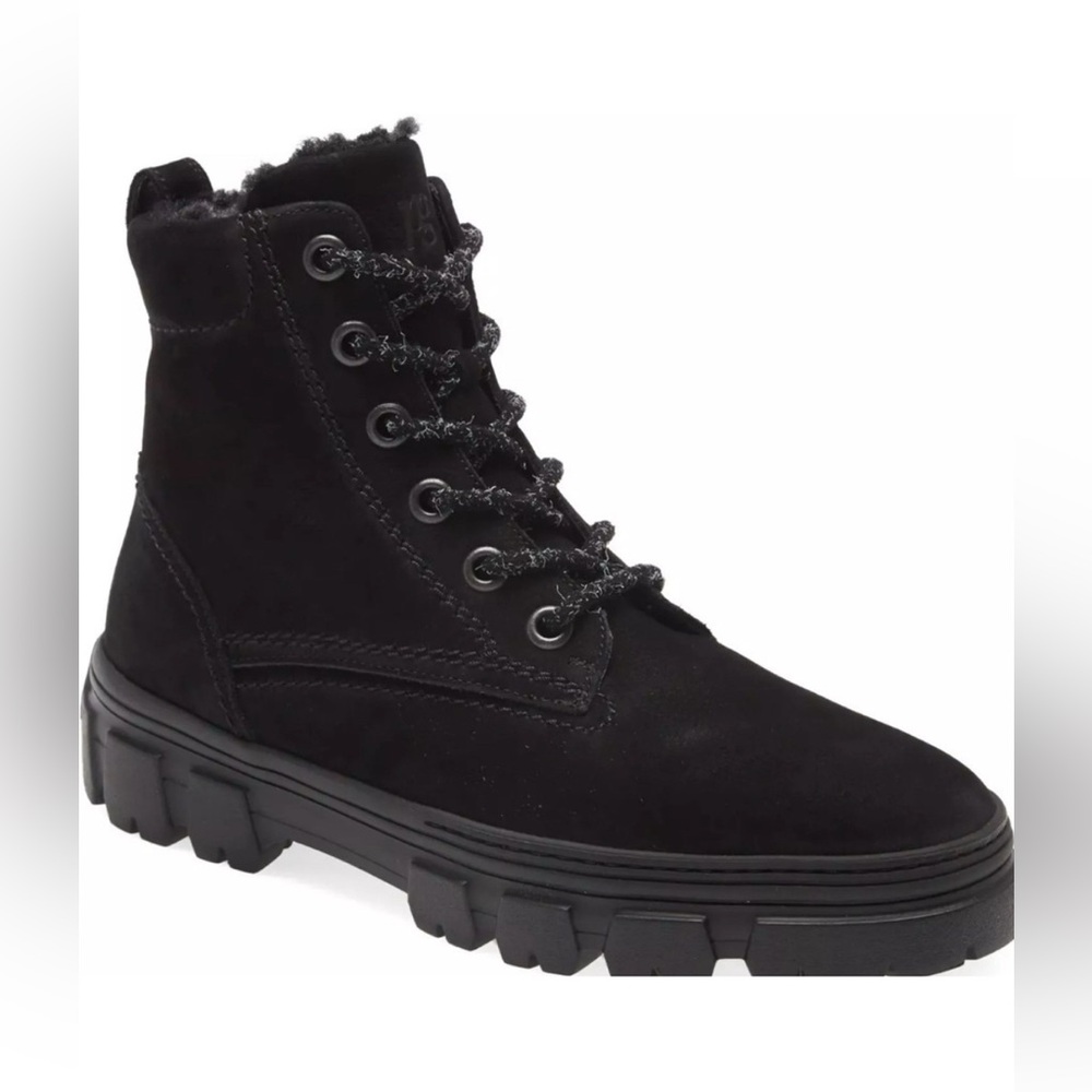 New with tag attached Paul Green genuine sheepskin boots!